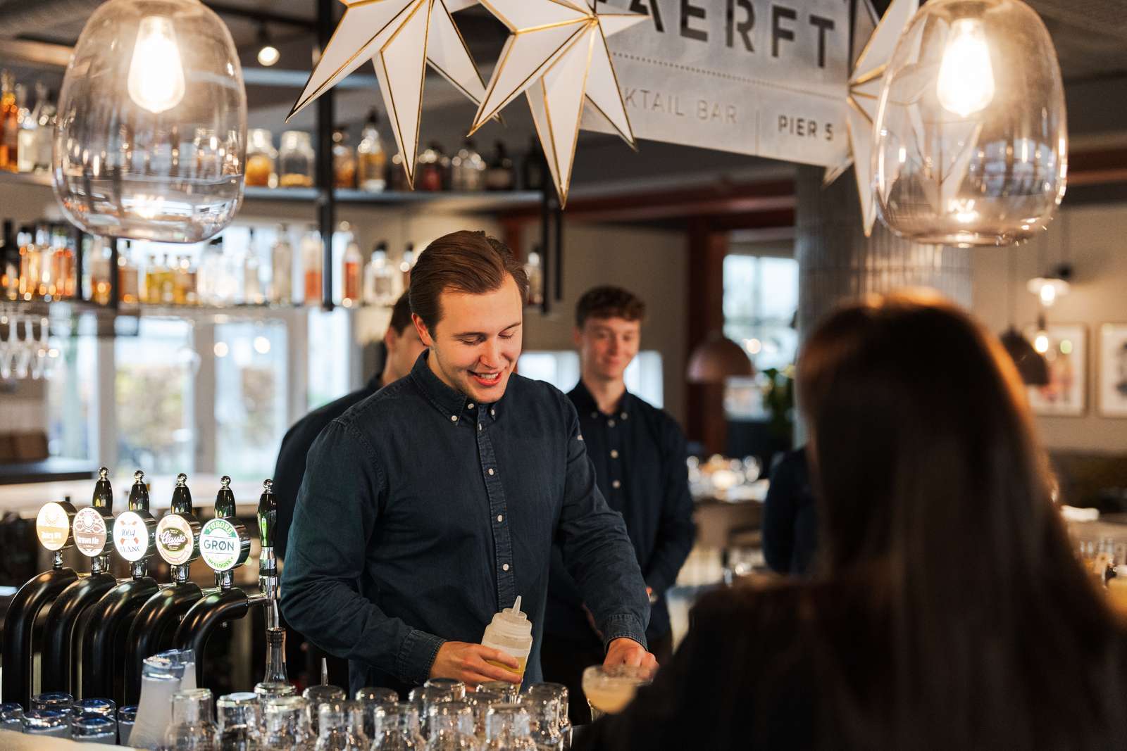 1600px_COLOURBOX70129300